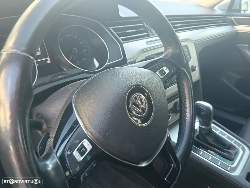 VW Passat Variant 1.6 TDI Highline DSG - 11