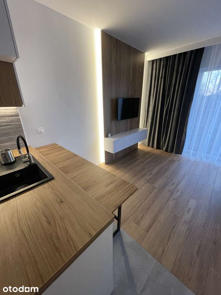 Jasna kawalerka 27 m² – ul. Bluszczowa (blisko PKP Gocławek)