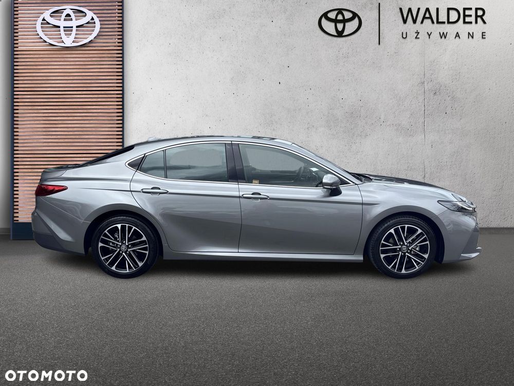 Toyota Camry - 5