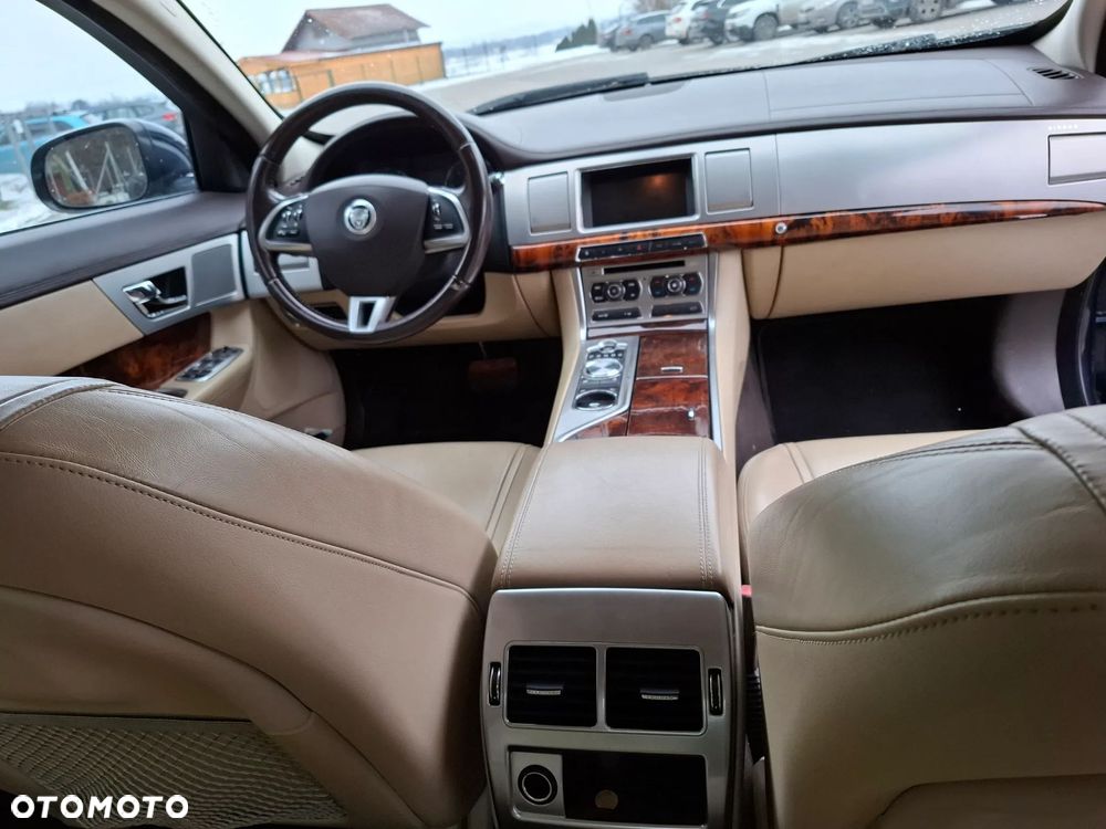 Jaguar XF 3.0 V6 D Luxury - 25