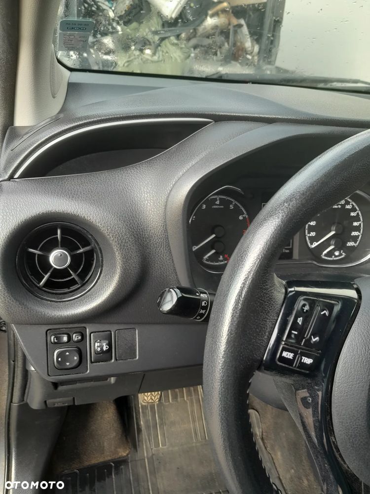 Toyota Yaris - 12