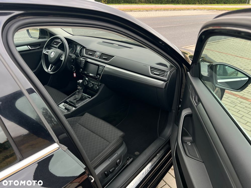 Skoda Superb 2.0 TDI Sportline - 22