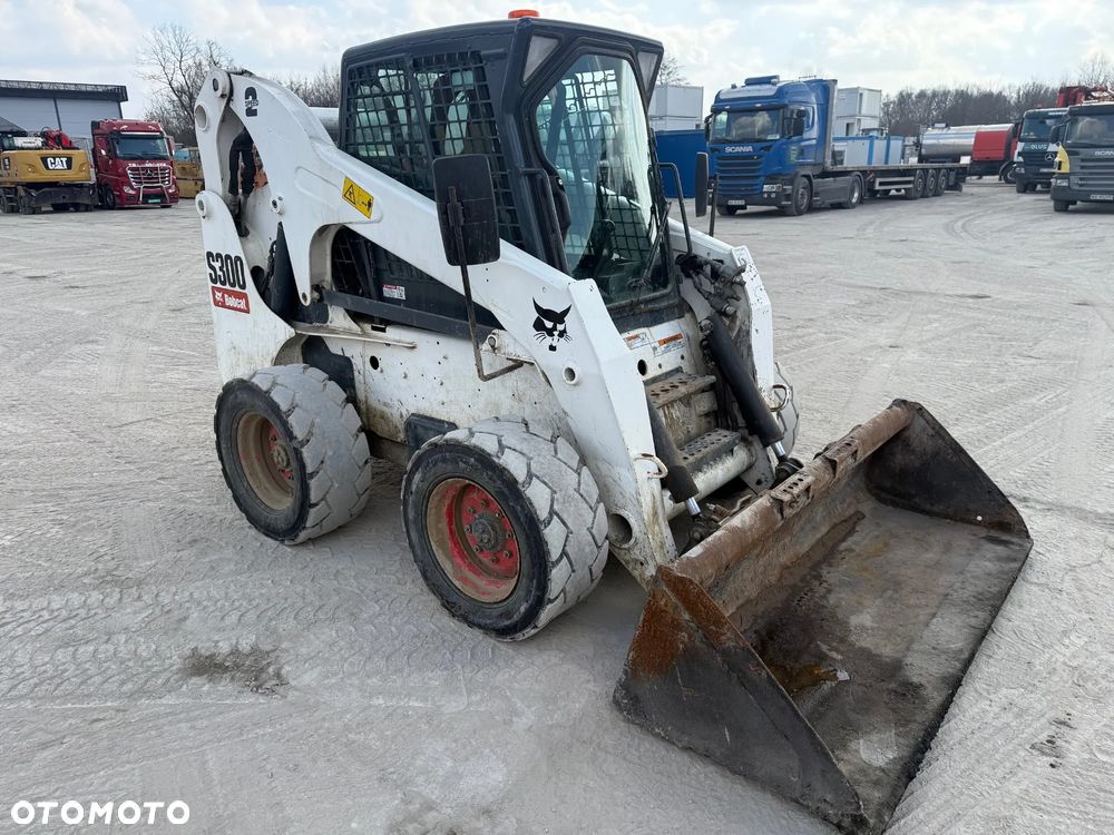Bobcat S300 / 3801 kg / 2008r / - 8