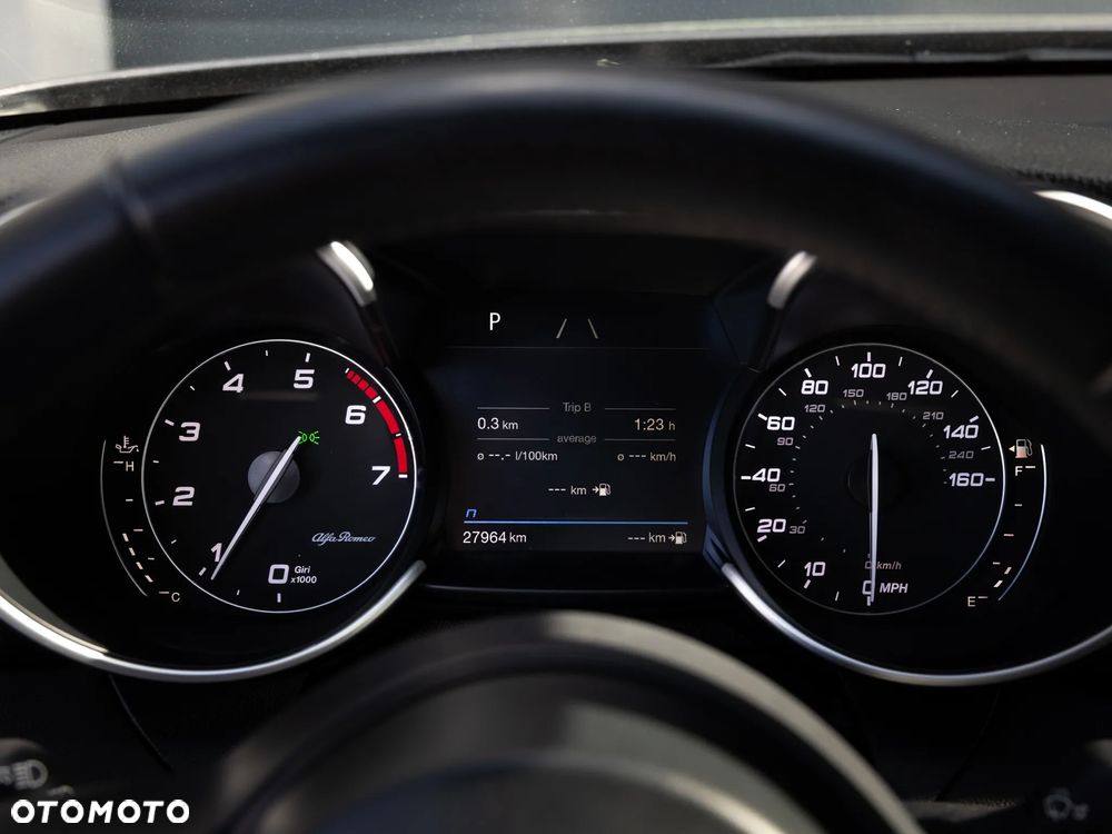 Alfa Romeo Giulia 2.0 Turbo Veloce - 12