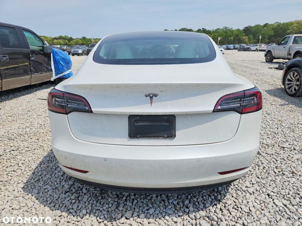 Tesla Model 3 - 6