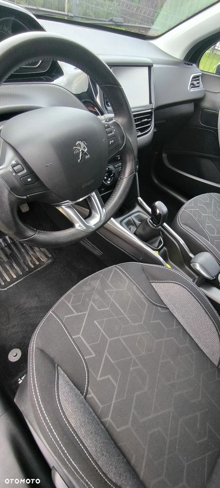 Peugeot 2008 1.2 Pure Tech Style - 7