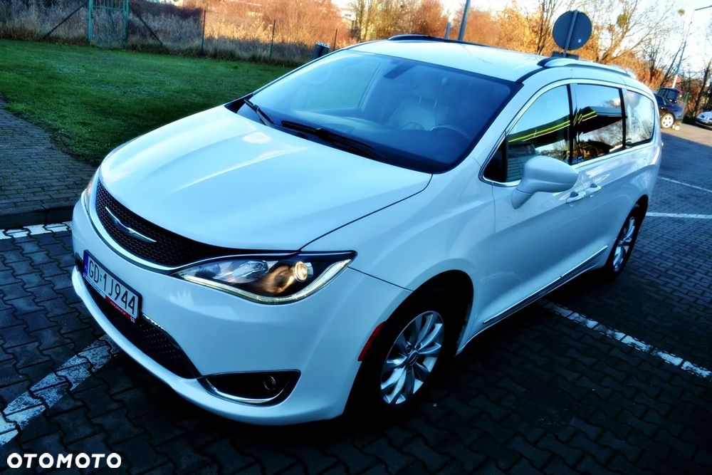 Chrysler Pacifica - 18