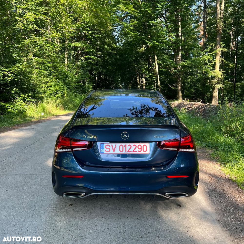 Mercedes-Benz A 220 4Matic 7G-DCT AMG Line - 3