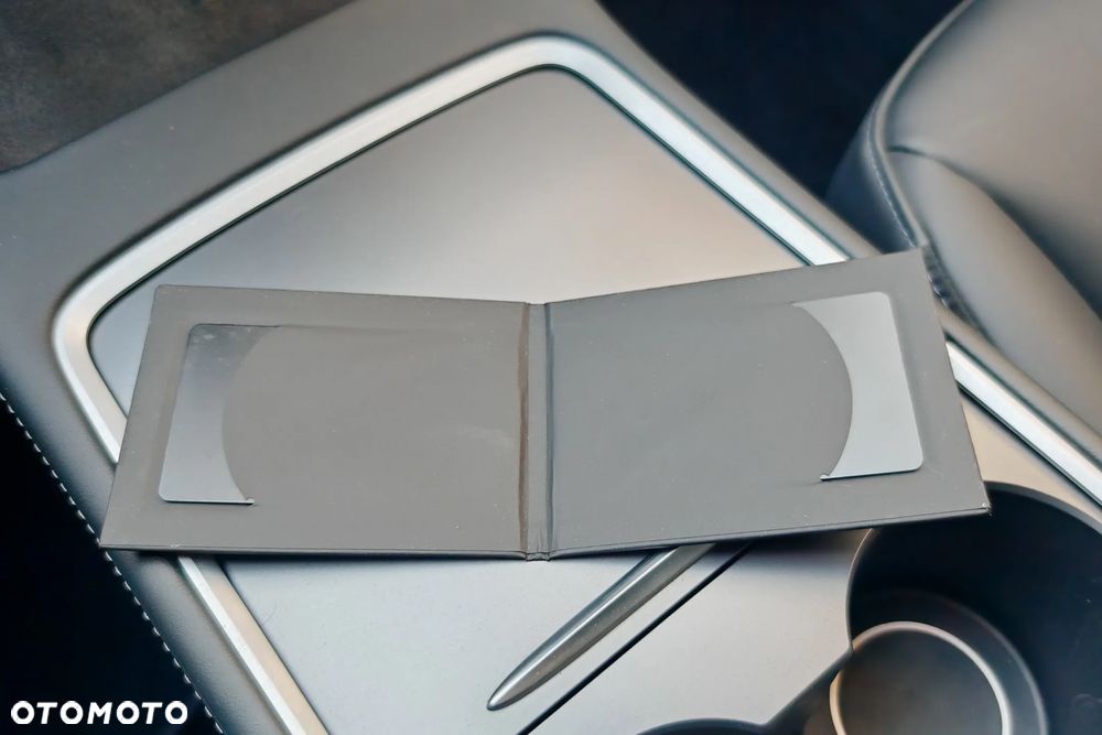 Tesla Model 3 - 25