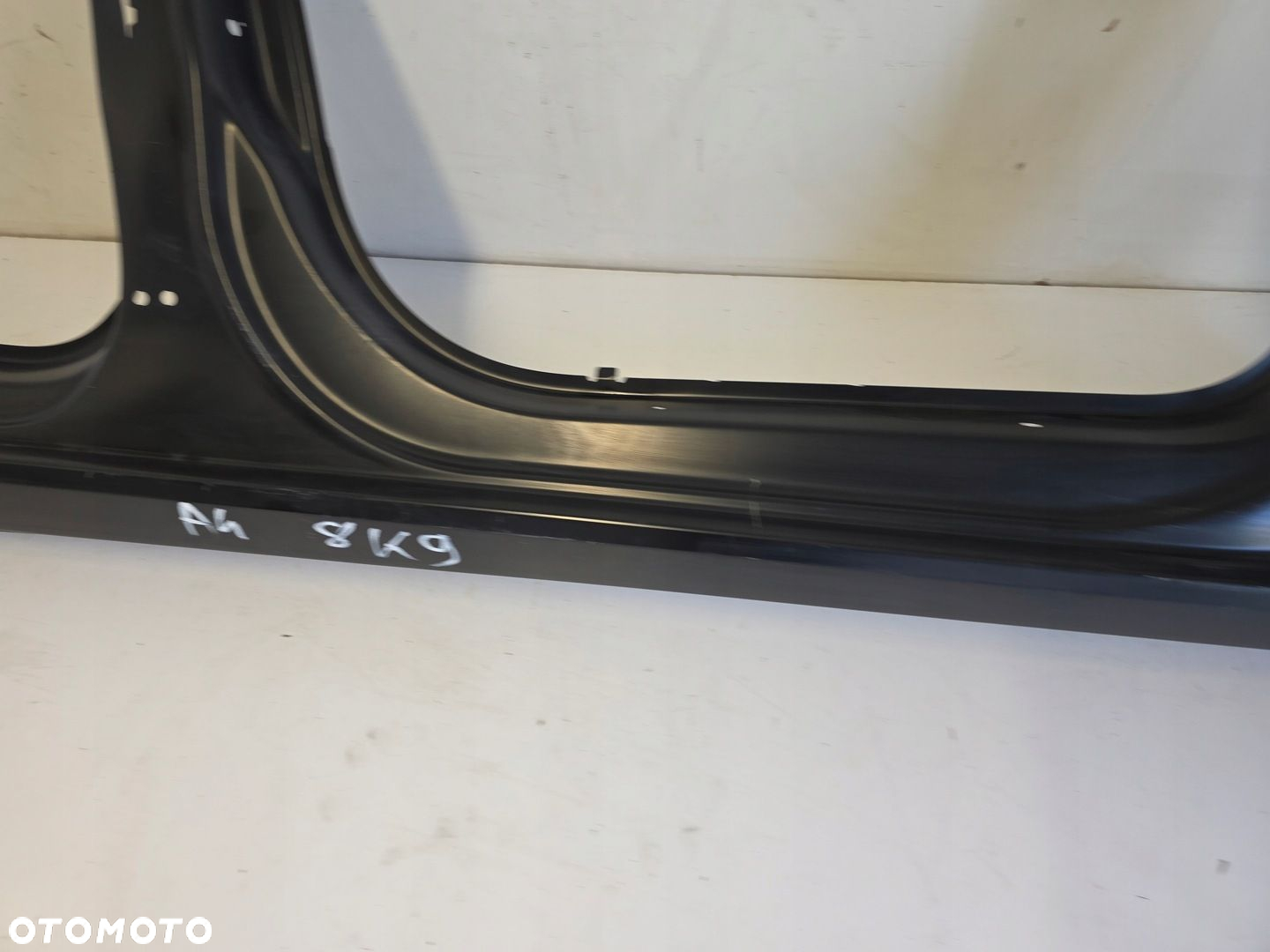 Próg prawy poszycie słupek AUDI A4 B8 8K9803088 08-16r - 5