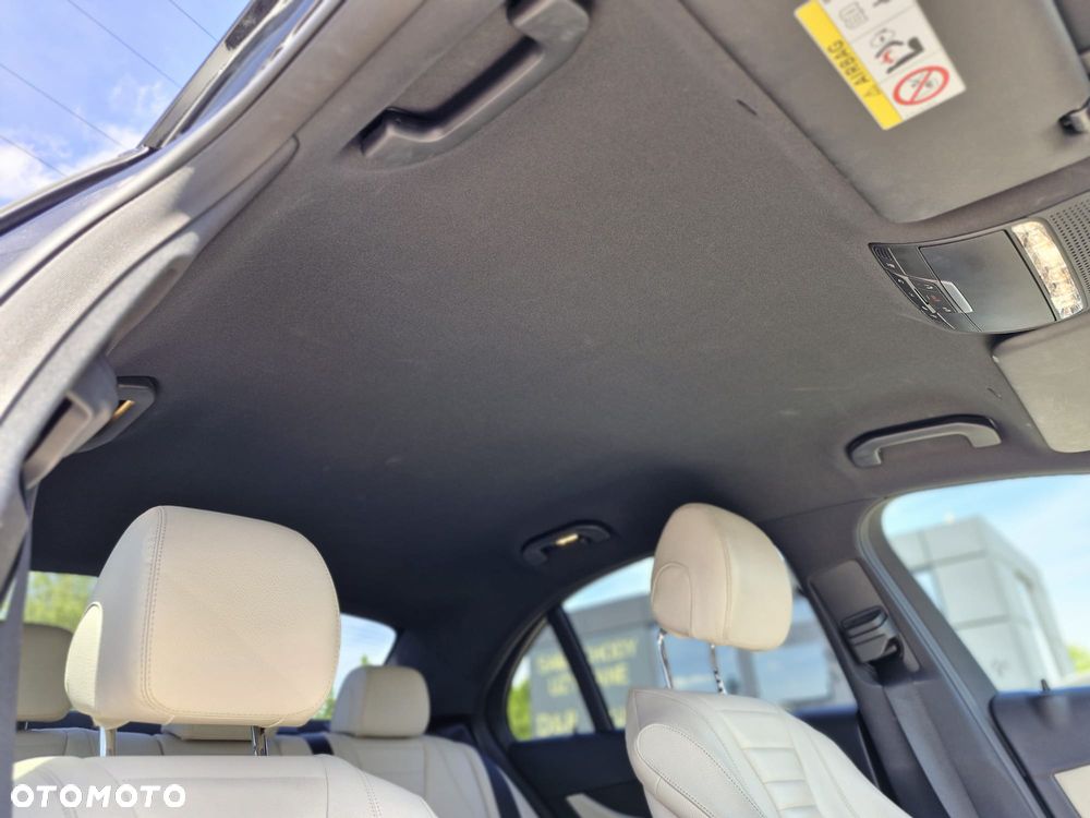 Mercedes-Benz Klasa E 220 d 4-Matic 9G-TRONIC - 36
