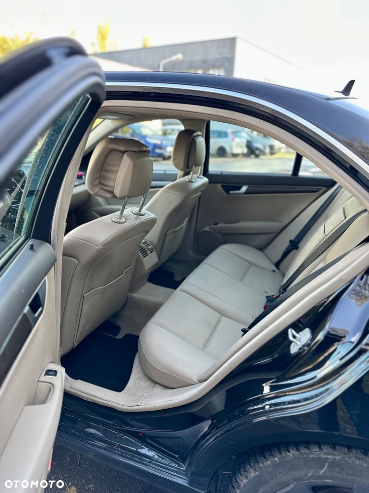 Mercedes-Benz Klasa C 200 CGI BlueEFFICIENCY Avantgarde - 8