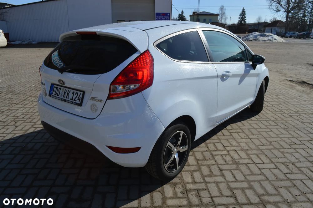 Ford Fiesta 1.6 TDCi DPF Ghia - 6