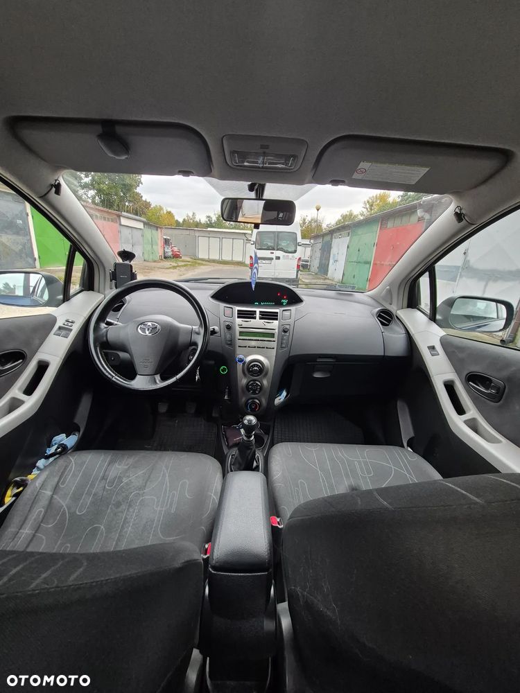 Toyota Yaris - 16