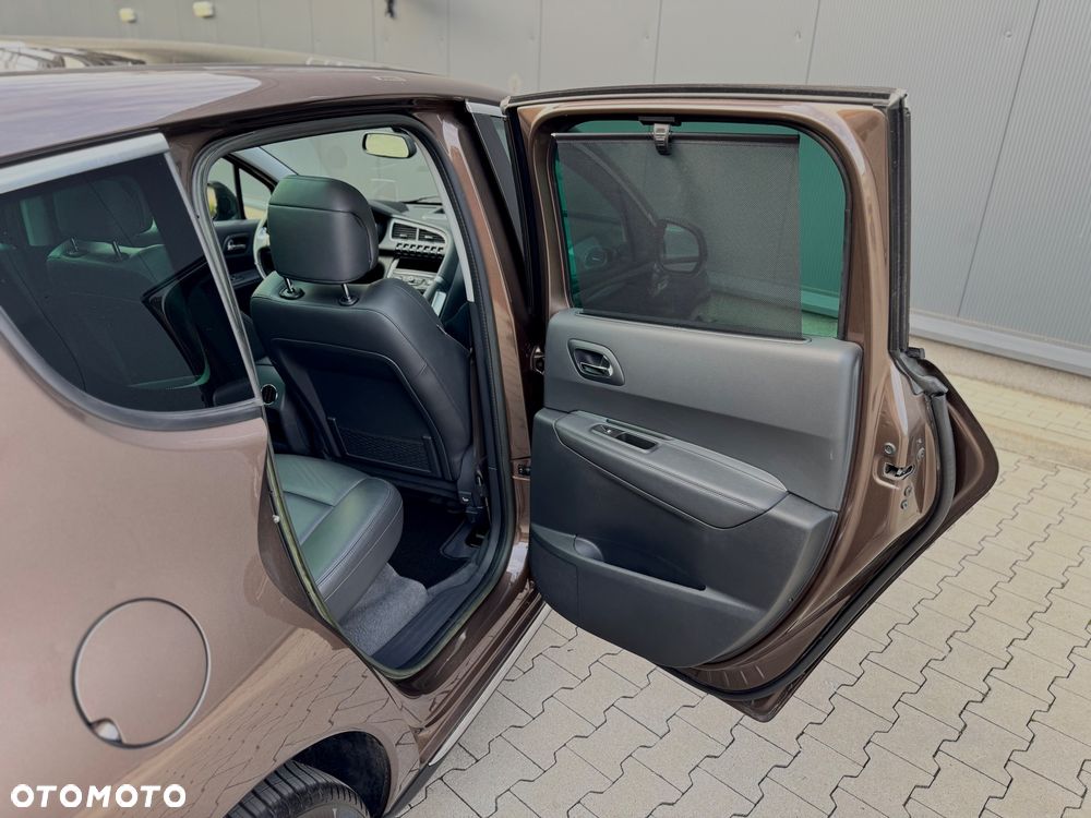 Peugeot 3008 HDi 160 Automatik Allure - 37