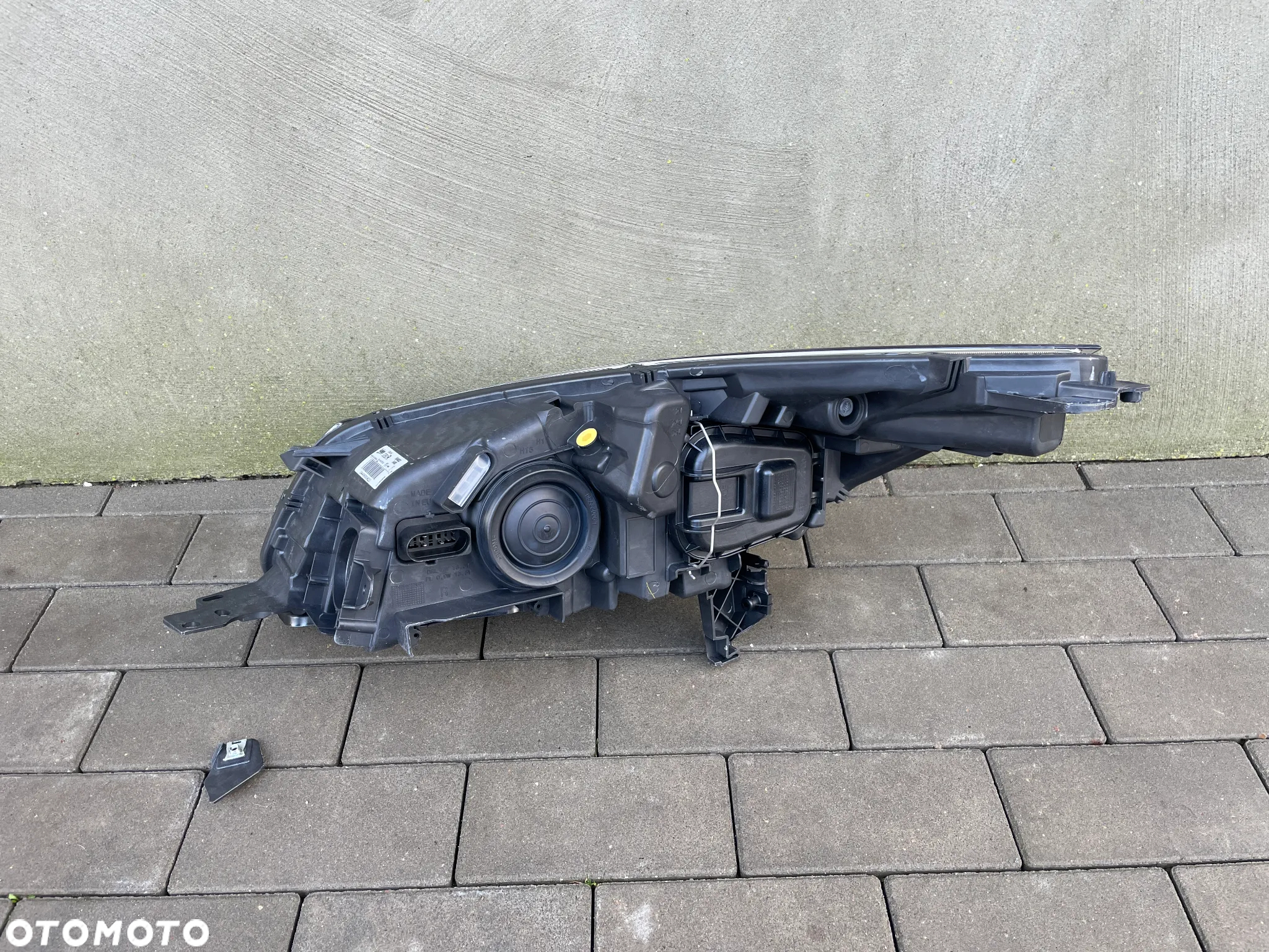LAMPA PRZEDNIA PRAWA FORD KUGA MK2  2012-2016 - NOWA VALEO - 2