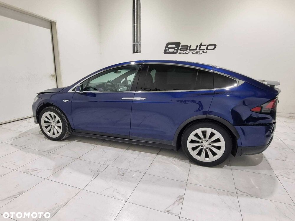 Tesla Model X - 8