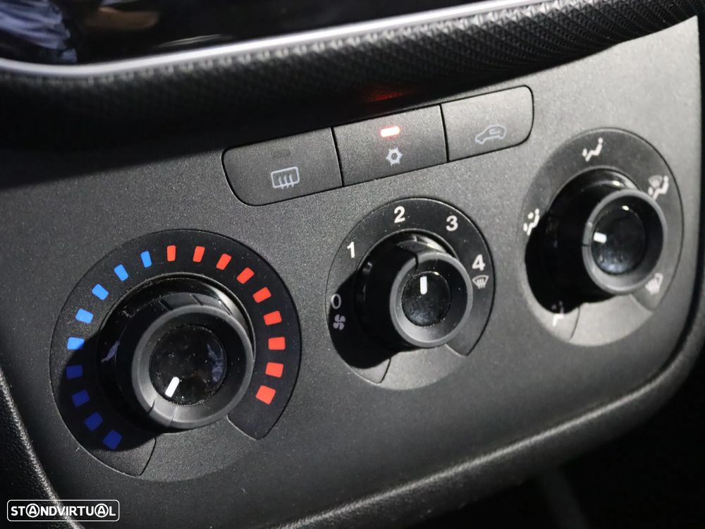 Fiat Punto 1.3 M-Jet Lounge S&S - 20