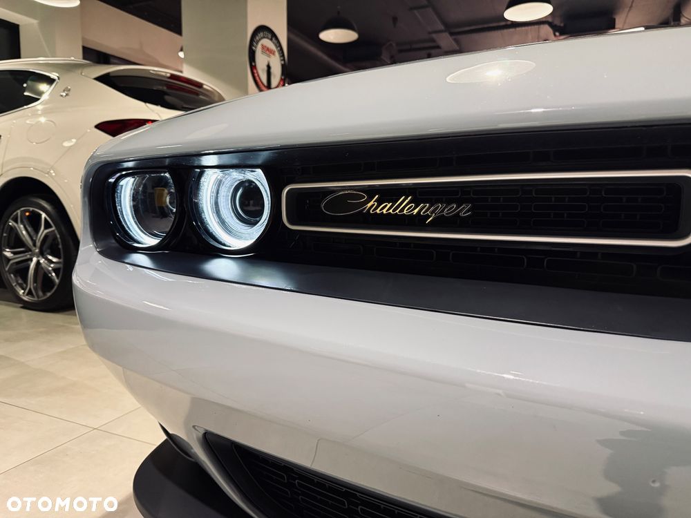 Dodge Challenger - 9