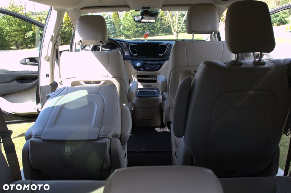 Chrysler Pacifica - 13