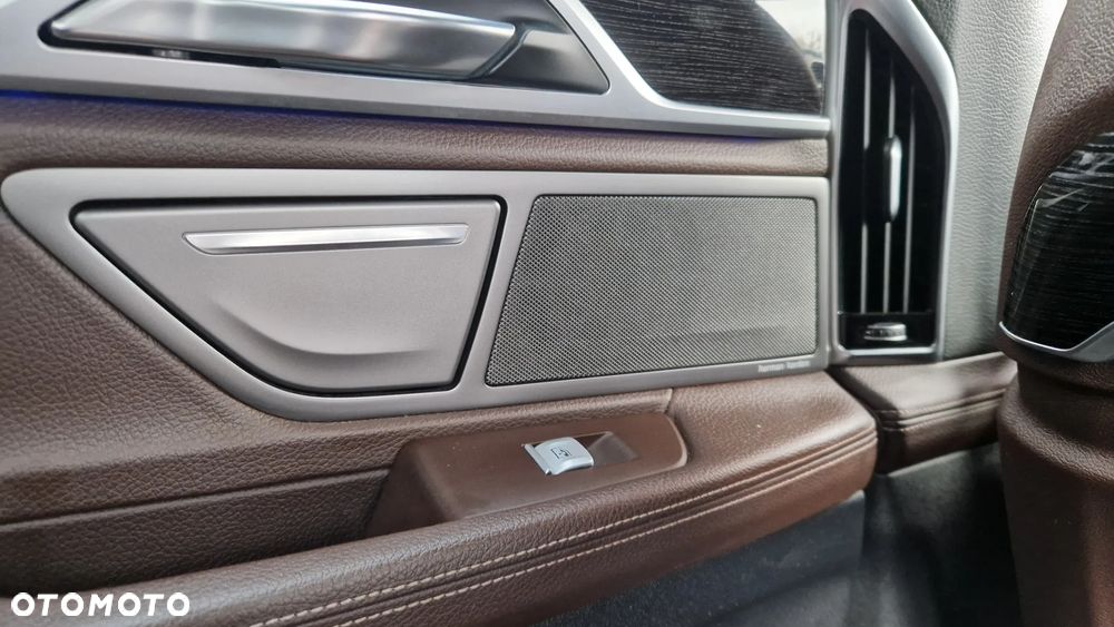 BMW Seria 7 740d xDrive - 32