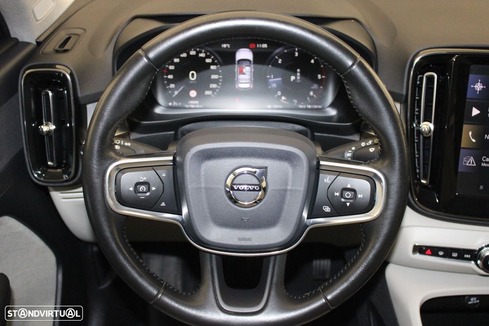 Volvo XC 40 2.0 D3 Momentum Plus Geartronic — fotografia 9