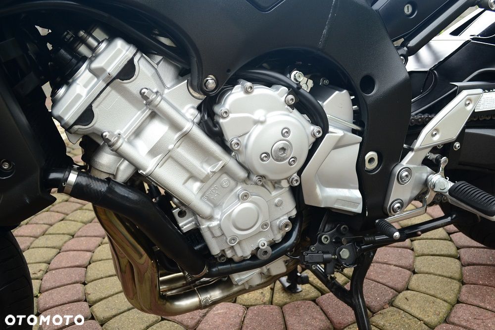 Yamaha FZ - 28