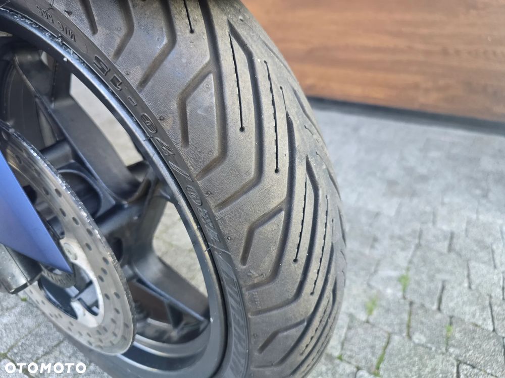 Yamaha X-max - 9
