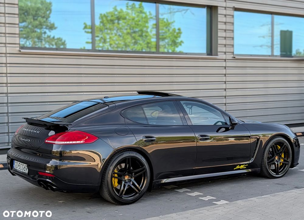 Porsche Panamera GTS - 12