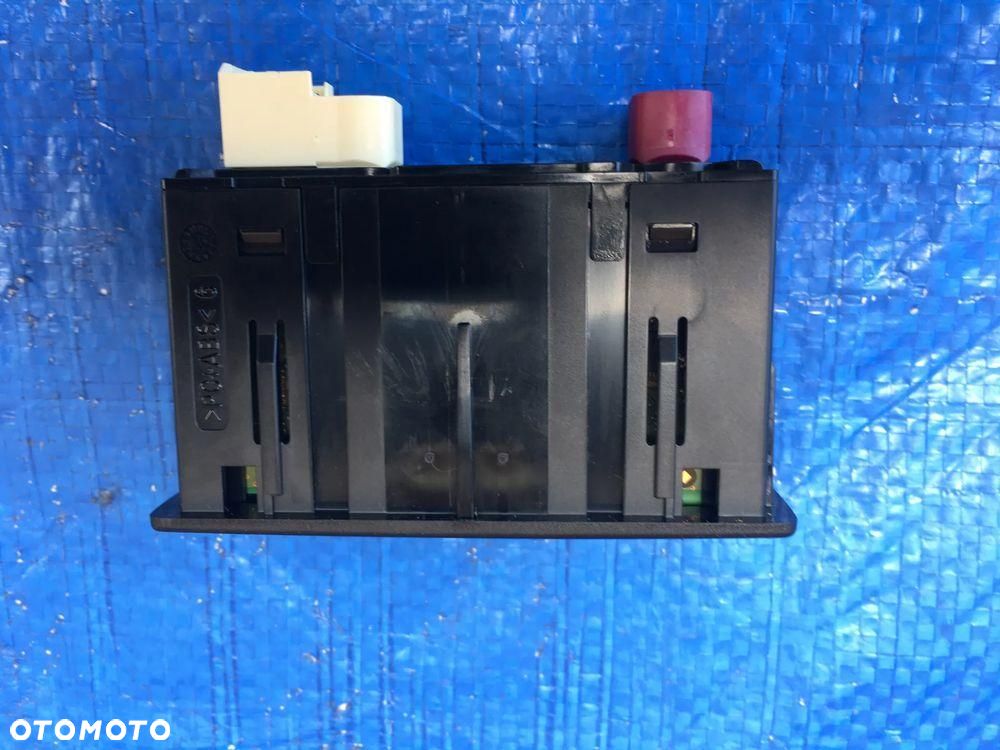 Mercedes W213 Lift Port USB Gniazdo Wejście A2478204002 - 4