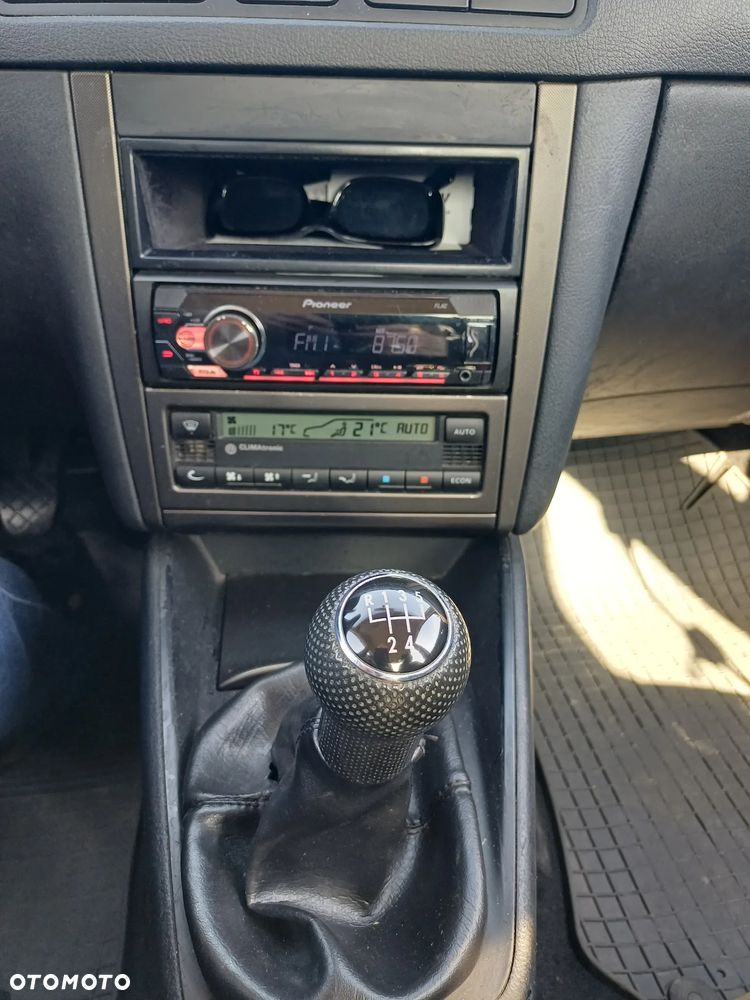 Volkswagen Bora 1.6 Trendline - 11