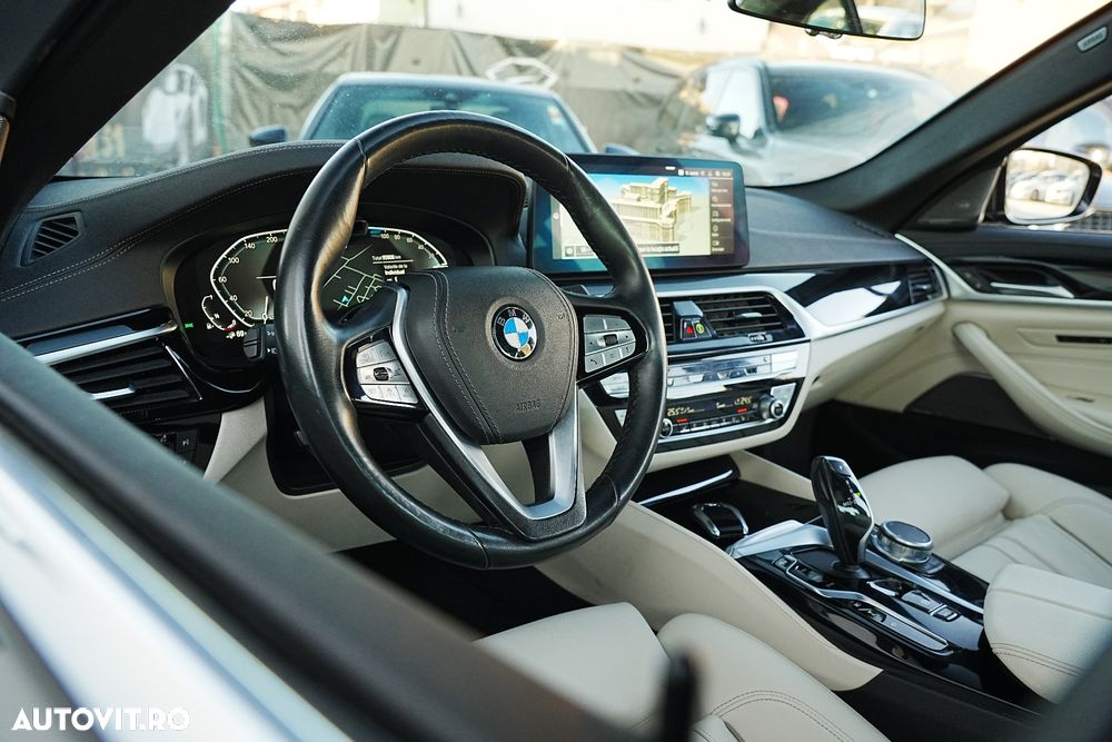 BMW Seria 5 530e Aut. Luxury Line - 31