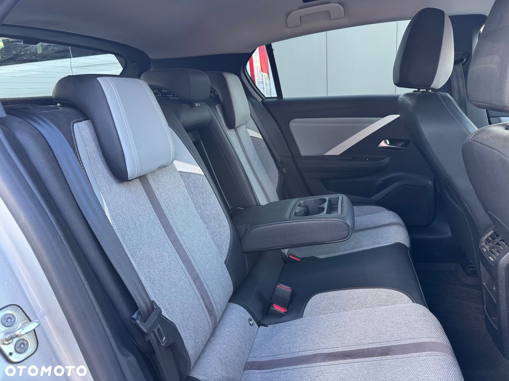 Opel Astra 1.2 T Elegance S&S - 19