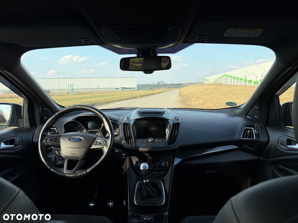 Ford Kuga 1.5 EcoBoost 2x4 ST-Line - 11