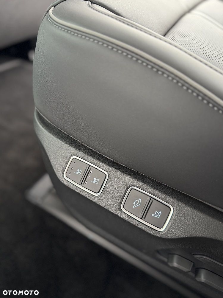 Hyundai Staria 1.6 T-GDI HEV Luxury - 16