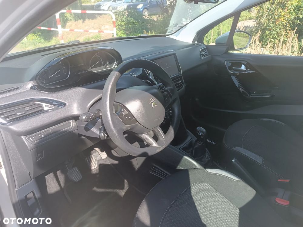 Peugeot 208 - 28