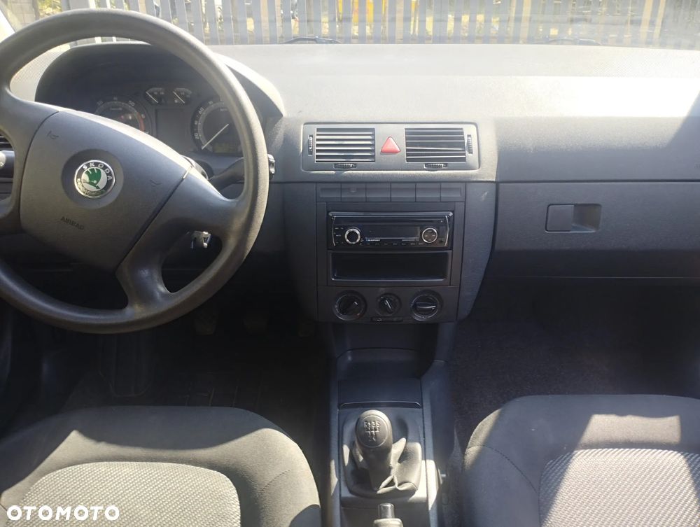 Skoda Fabia 1.4 16V Classic + - 6