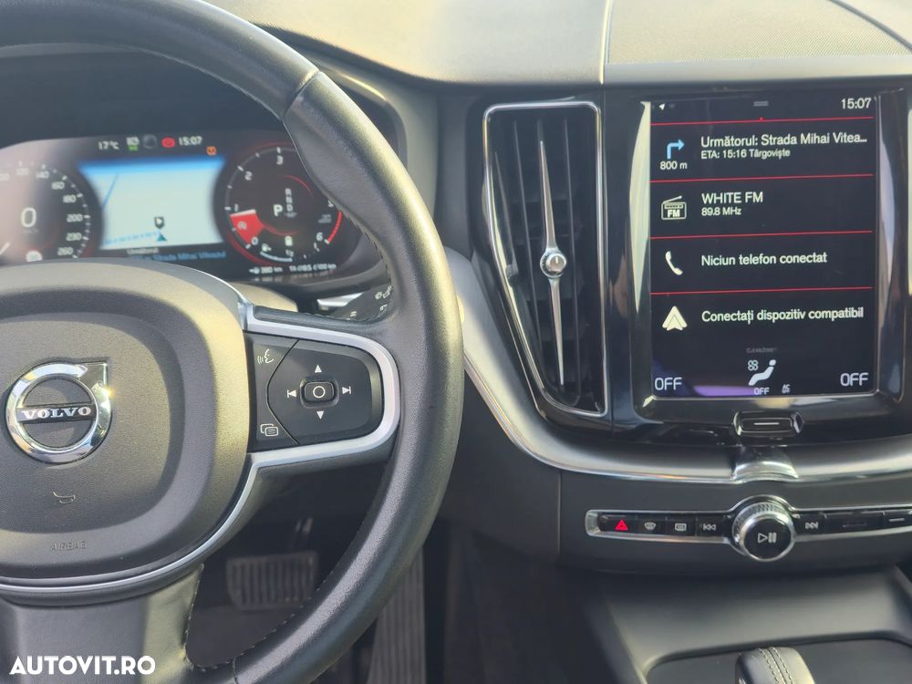 Volvo XC 60 B4 MHEV AT8 FWD Momentum - 16