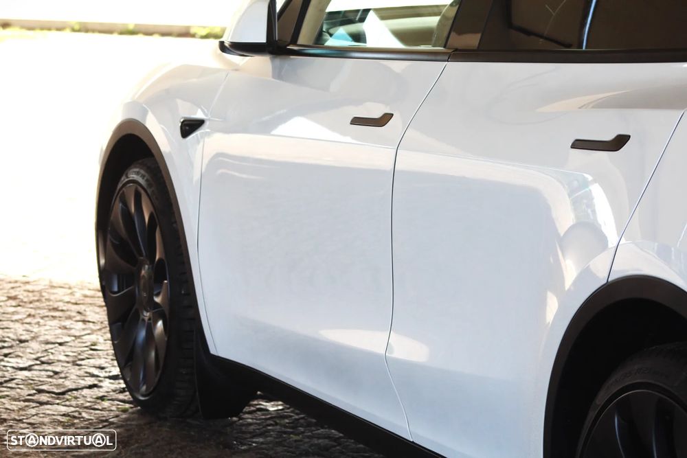 Tesla Model Y Long Range Dual Motor AWD - 18