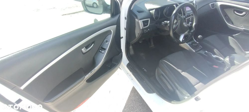 Hyundai i30 1.6 D Classic + - 11