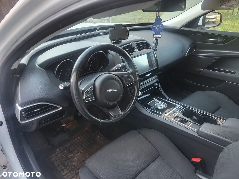 Jaguar XE 20t Portfolio - 6