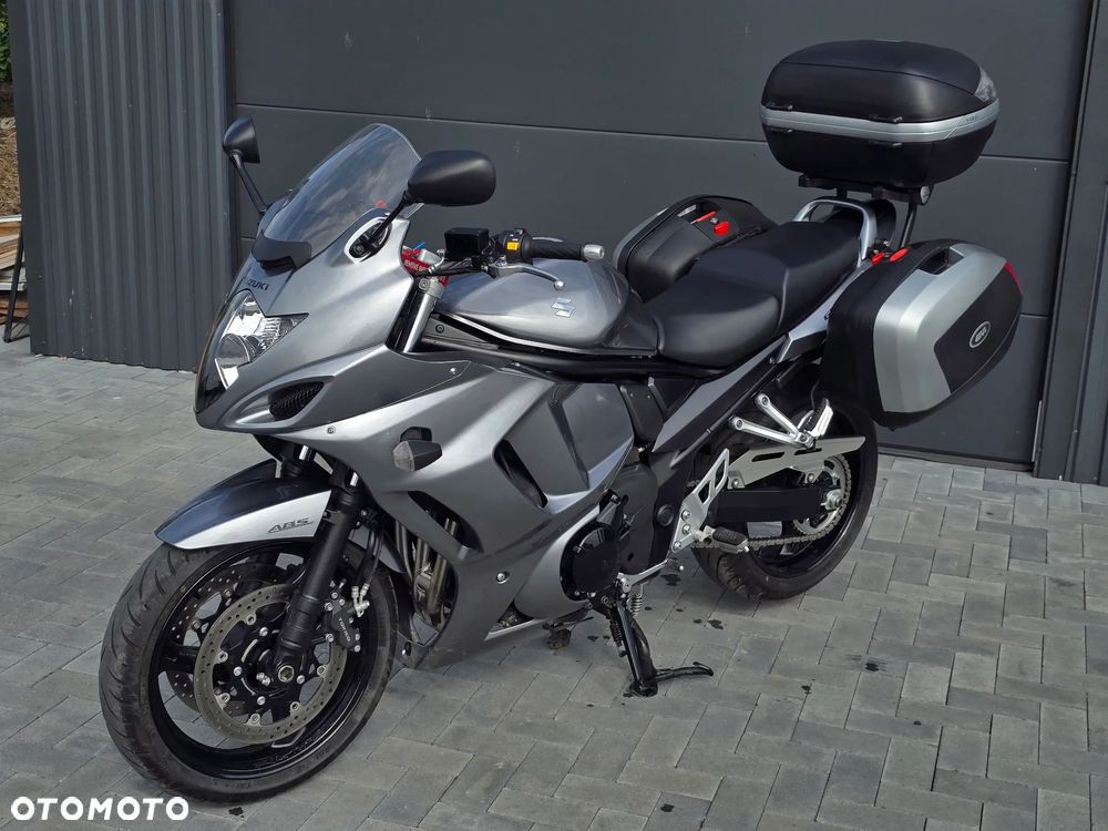 Suzuki GSX - 3