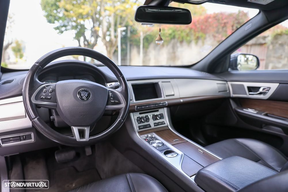 Jaguar XF 2.2 D Premium Luxury - 11
