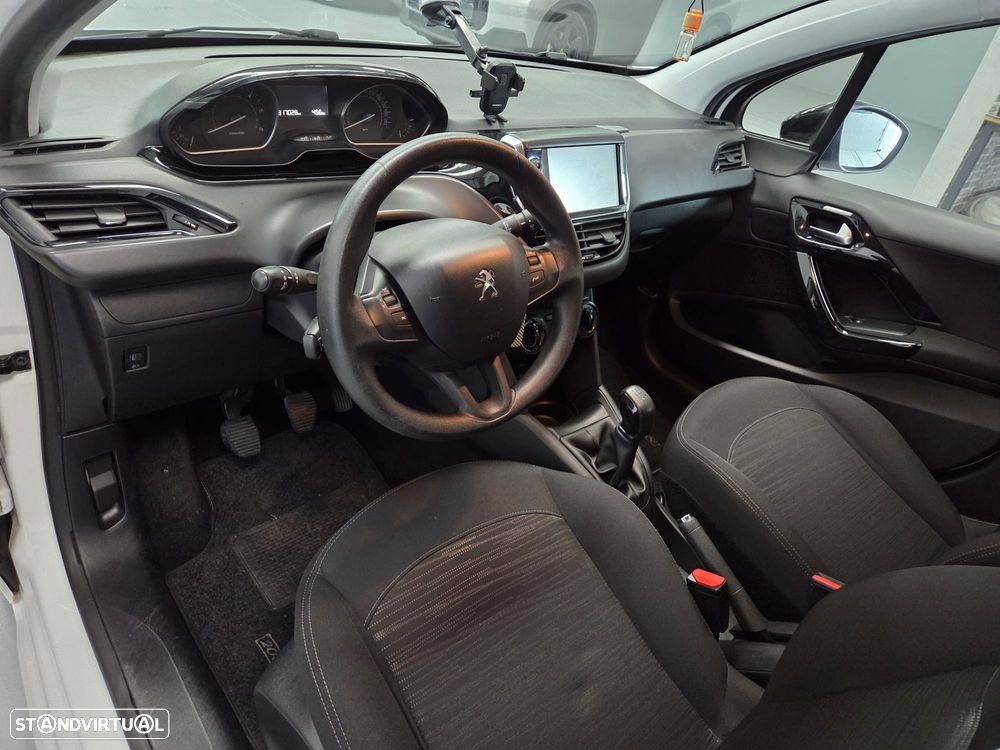 Peugeot 208 - 6