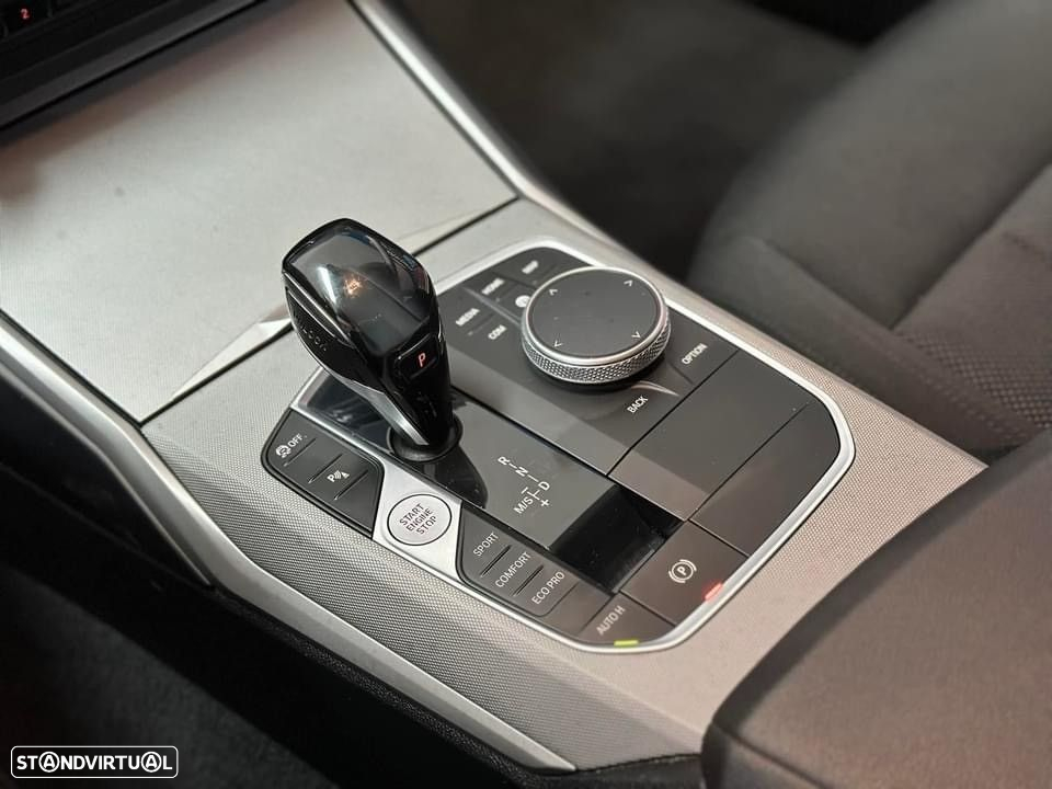 BMW 318 d Touring Pack Desportivo M Auto - 9