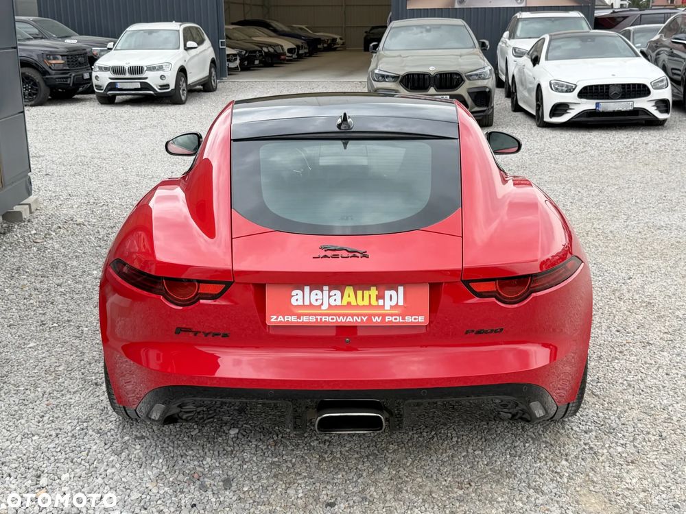 Jaguar F-Type P300 - 11