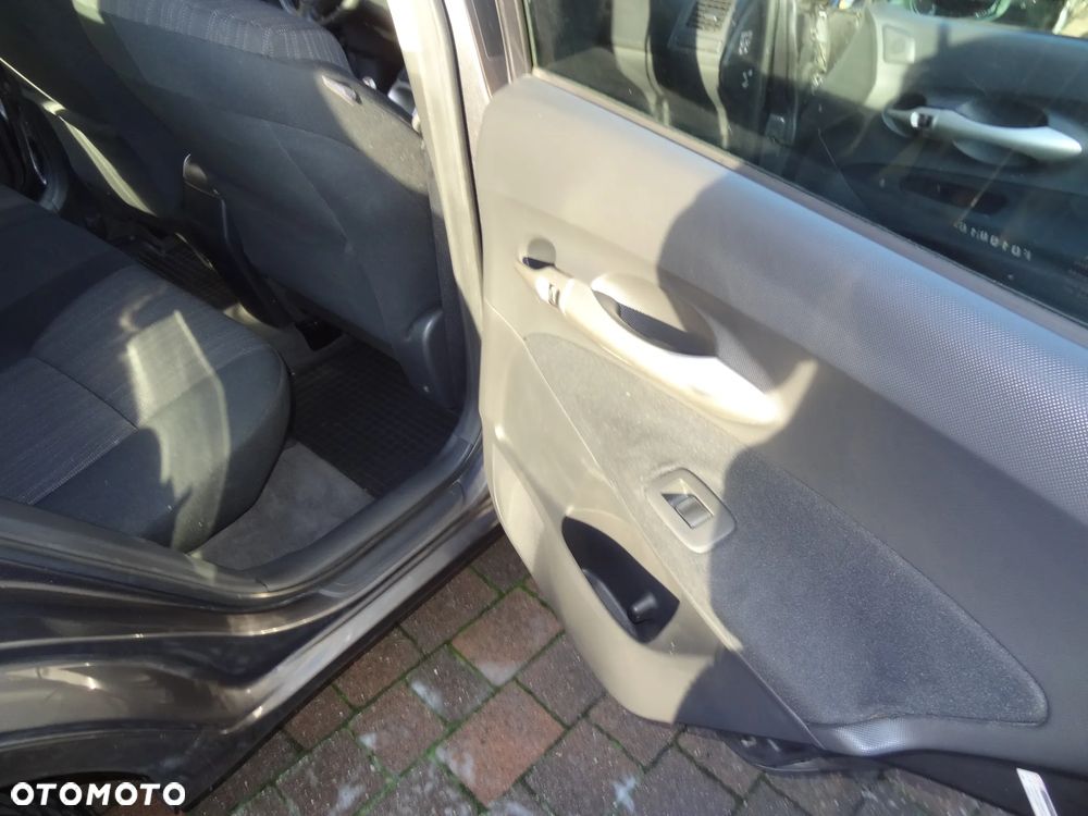 Toyota Auris 2.0 D-4D - 25