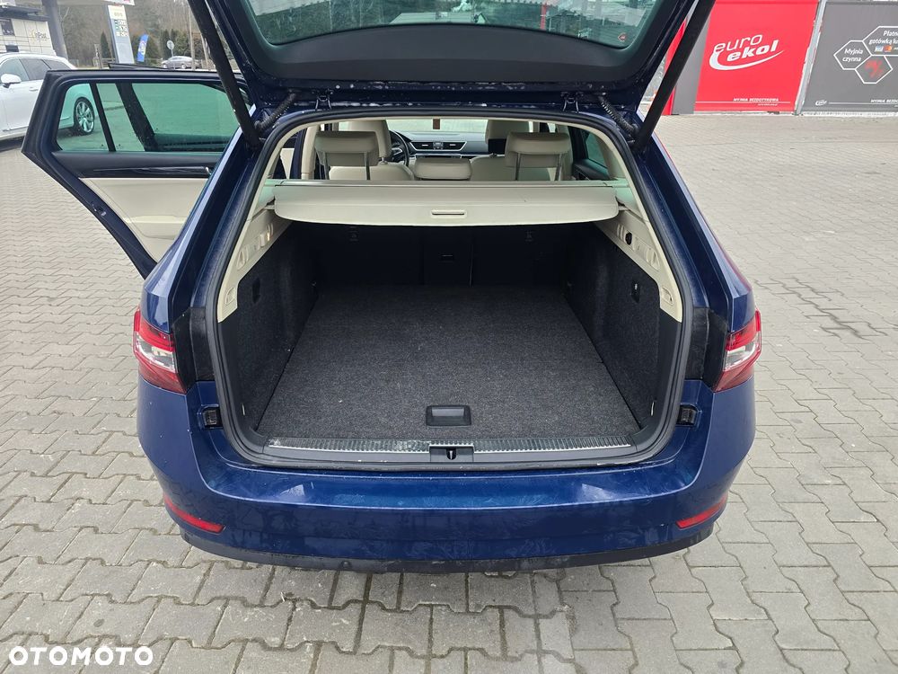 Skoda Superb 2.0 TDI L&K DSG - 17