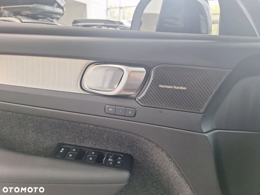 Volvo XC 40 B3 Plus Dark - 23