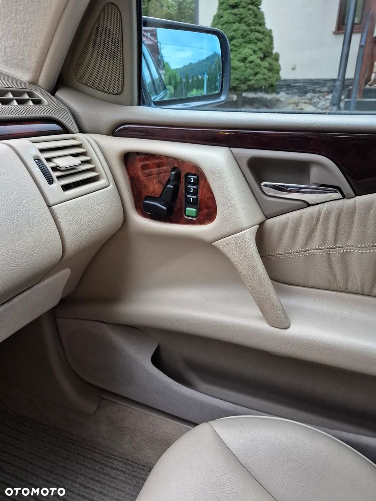 Mercedes-Benz Klasa E 320 4-Matic Elegance - 22